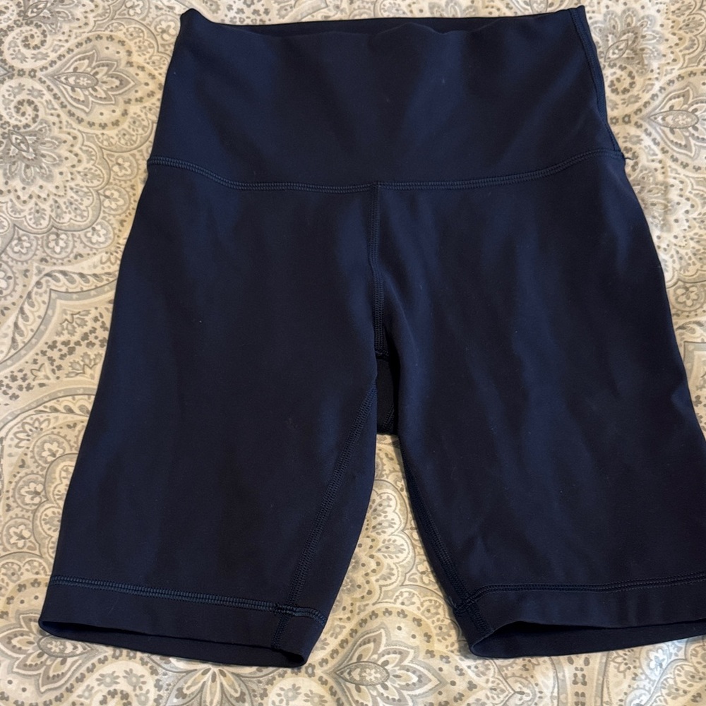 Lululemon Wunder Women’s Navy High-Waisted Shorts 8 inch size 4